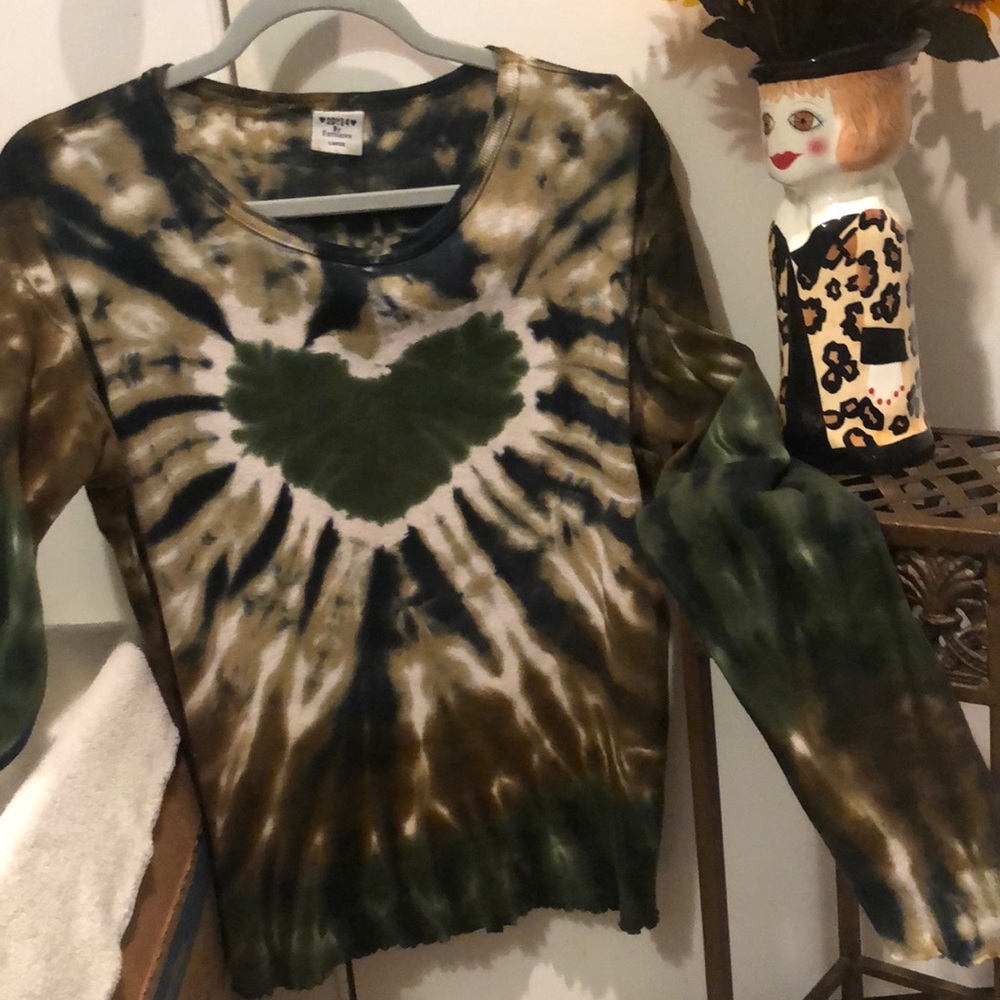 Beautifully tie dyed cotton top with unique shades - Picture 6 of 7